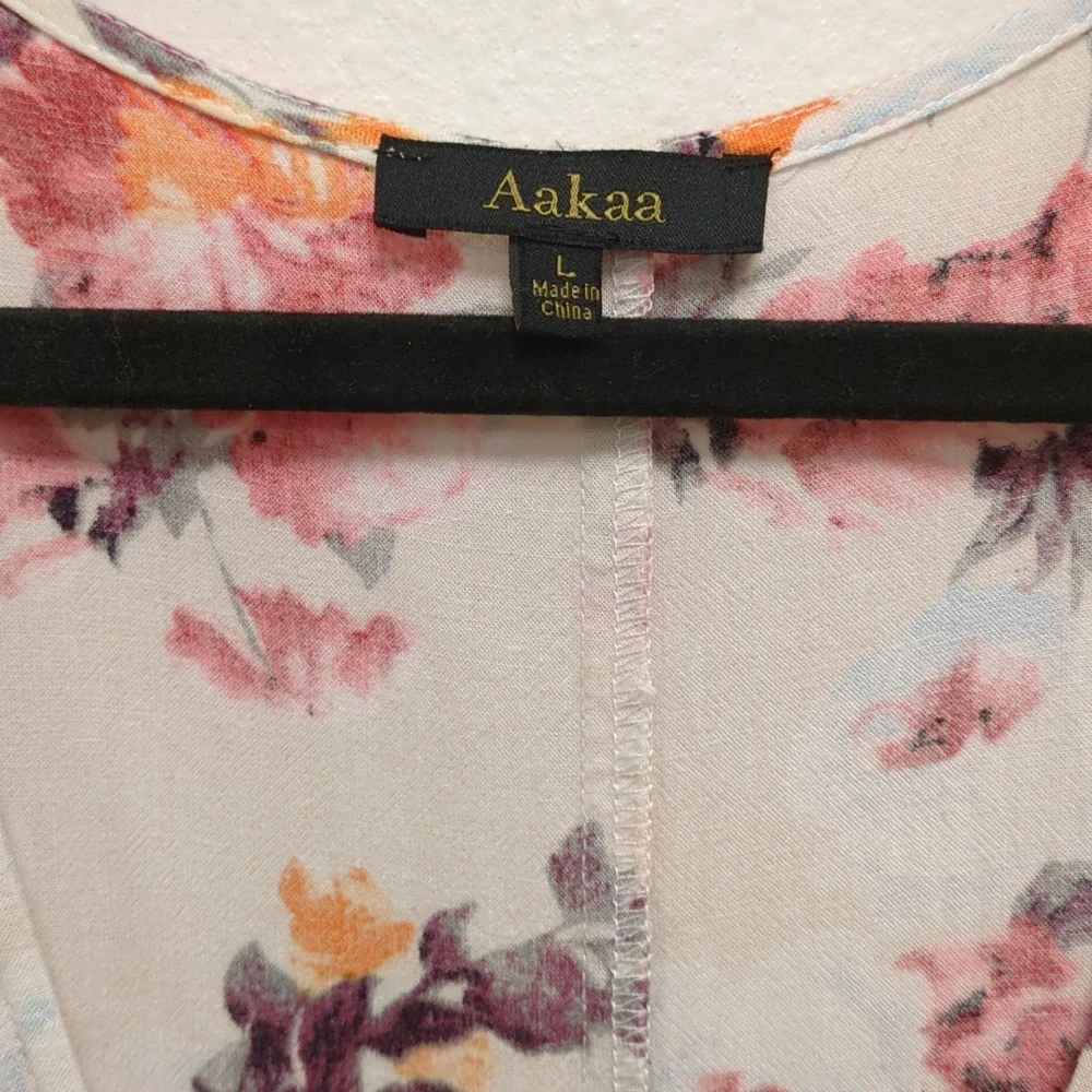 Aakaa Floral Wrap Dress – Boho-Inspired Elegance - Voluminous - Flowy - Delicate - Picture 12 of 12